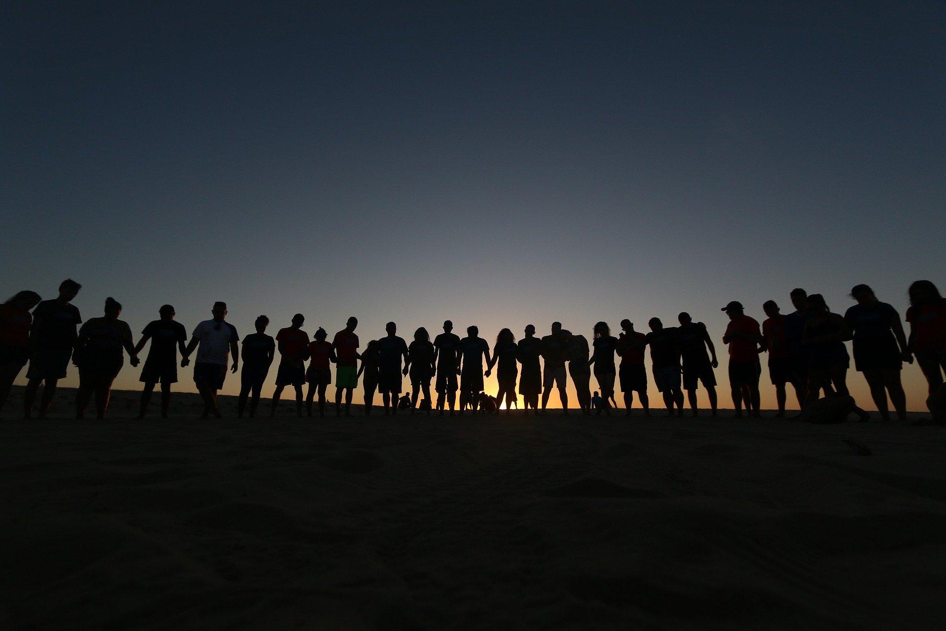 «Som germans en l’existència pel sol fet d’existir»